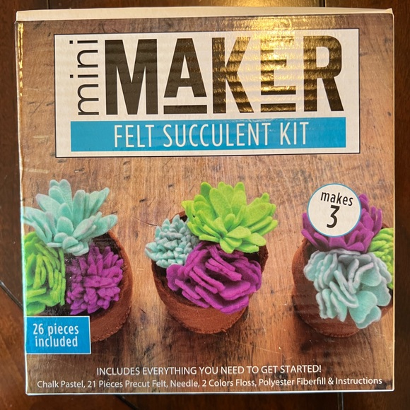 Mini Maker Felt Succulent Kit - Picture 4 of 7